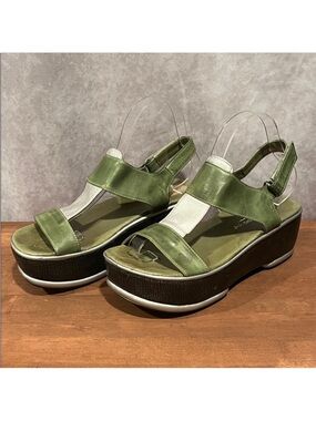 Antelope platform Y2K t-strap silver metallic green leather sandals sz 39/8-8.5